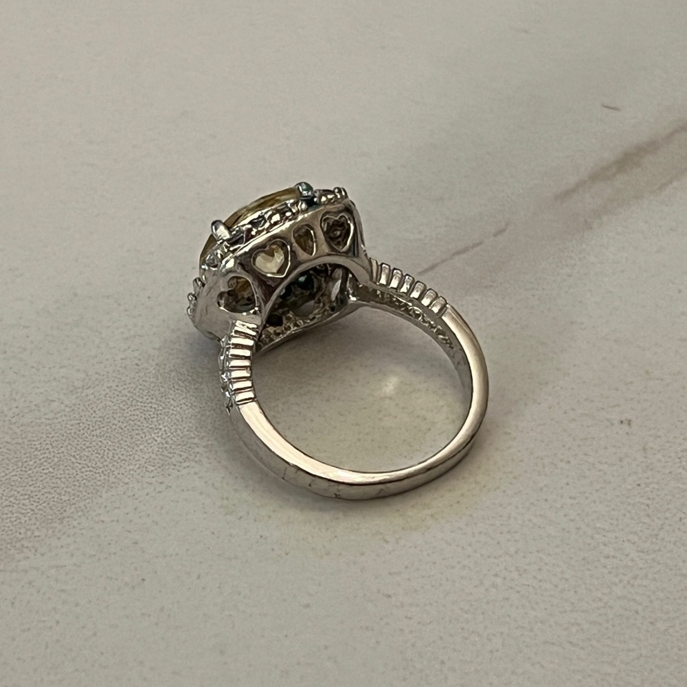Elegant Silver and Yellow Gemstone Ring - Picture 5 of 9